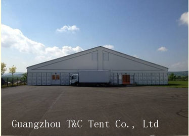 L'espace intérieur disponible de grande tente extérieure d'entrepôt pour le stockage de marchandises